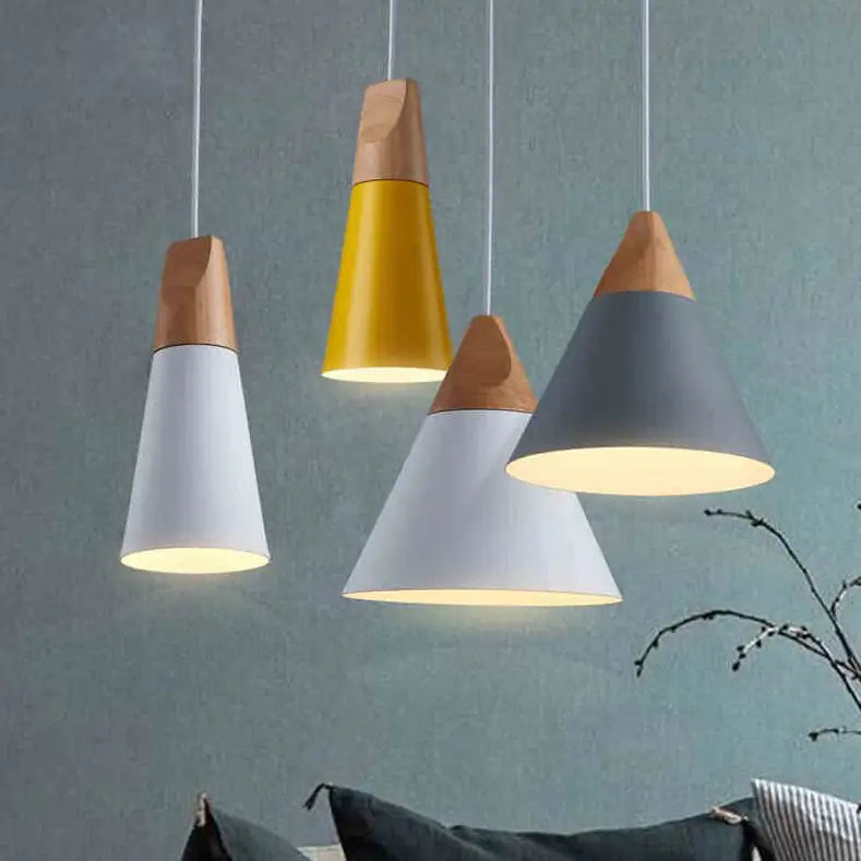 Luces colgantes de madera