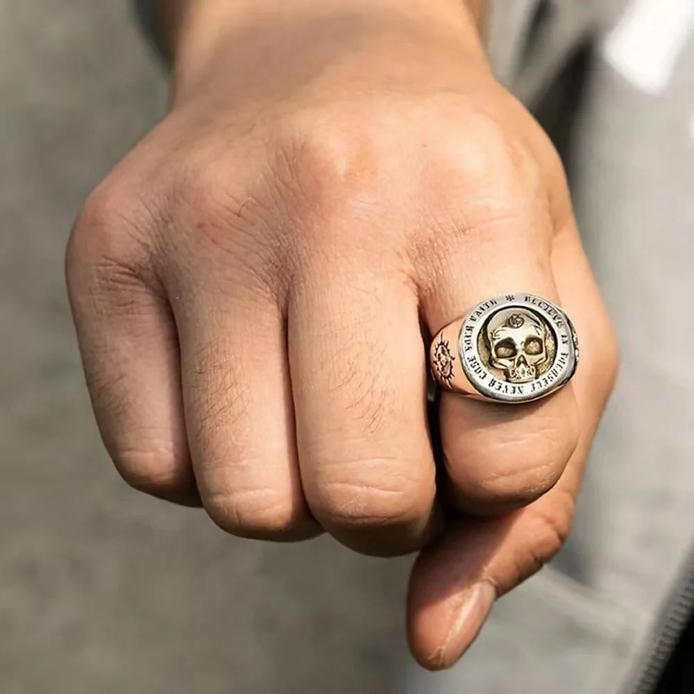 Anillos de calavera vintage para hombres: joyas dominantes de hip-hop punk rock