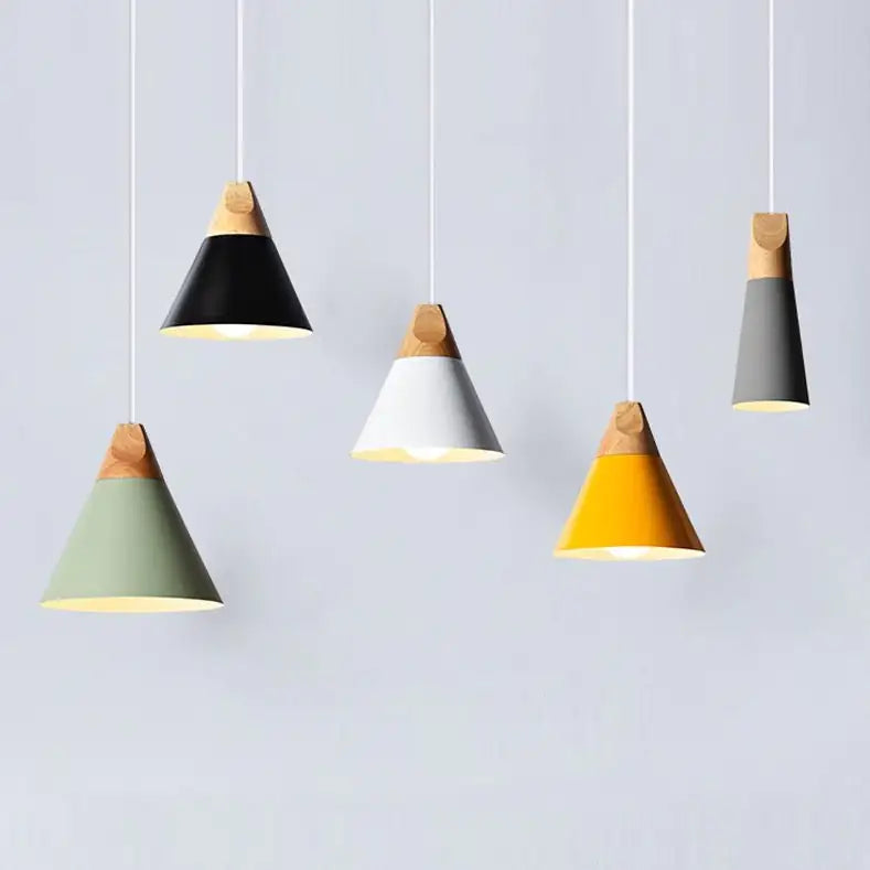 Luces colgantes de madera